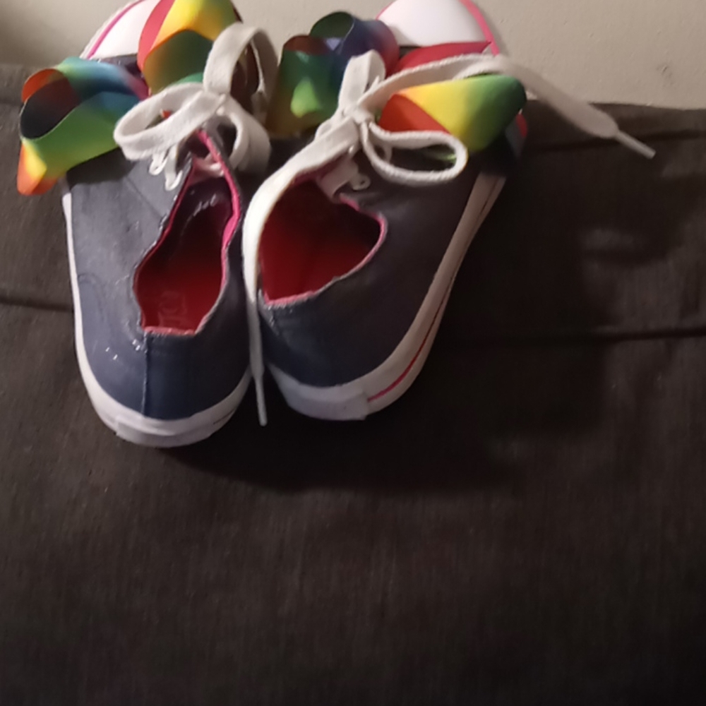 Shoe - Picture 3 of 3